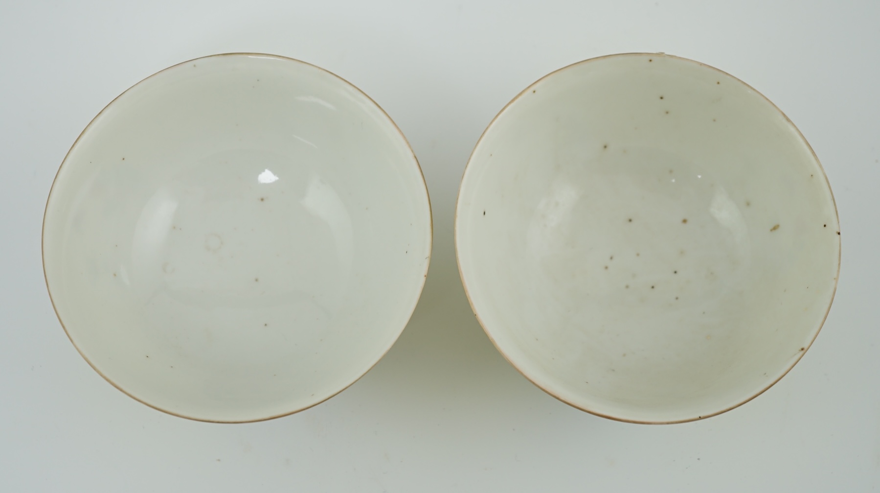 A pair of Chinese yellow sgraffito ground medallion bowls, Guangxu mark, early 20th century